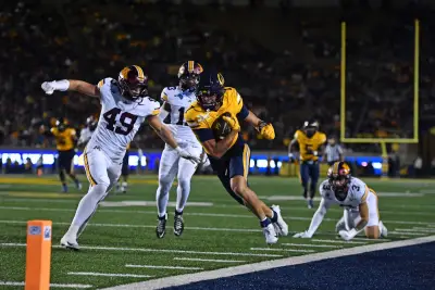 Cal slows Minnesota offense, Sagapolutele throws 3 TDs in win