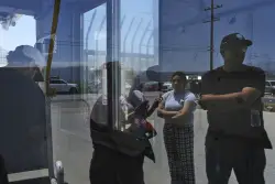 Appeals court keeps order blocking indiscriminate immigration sweeps